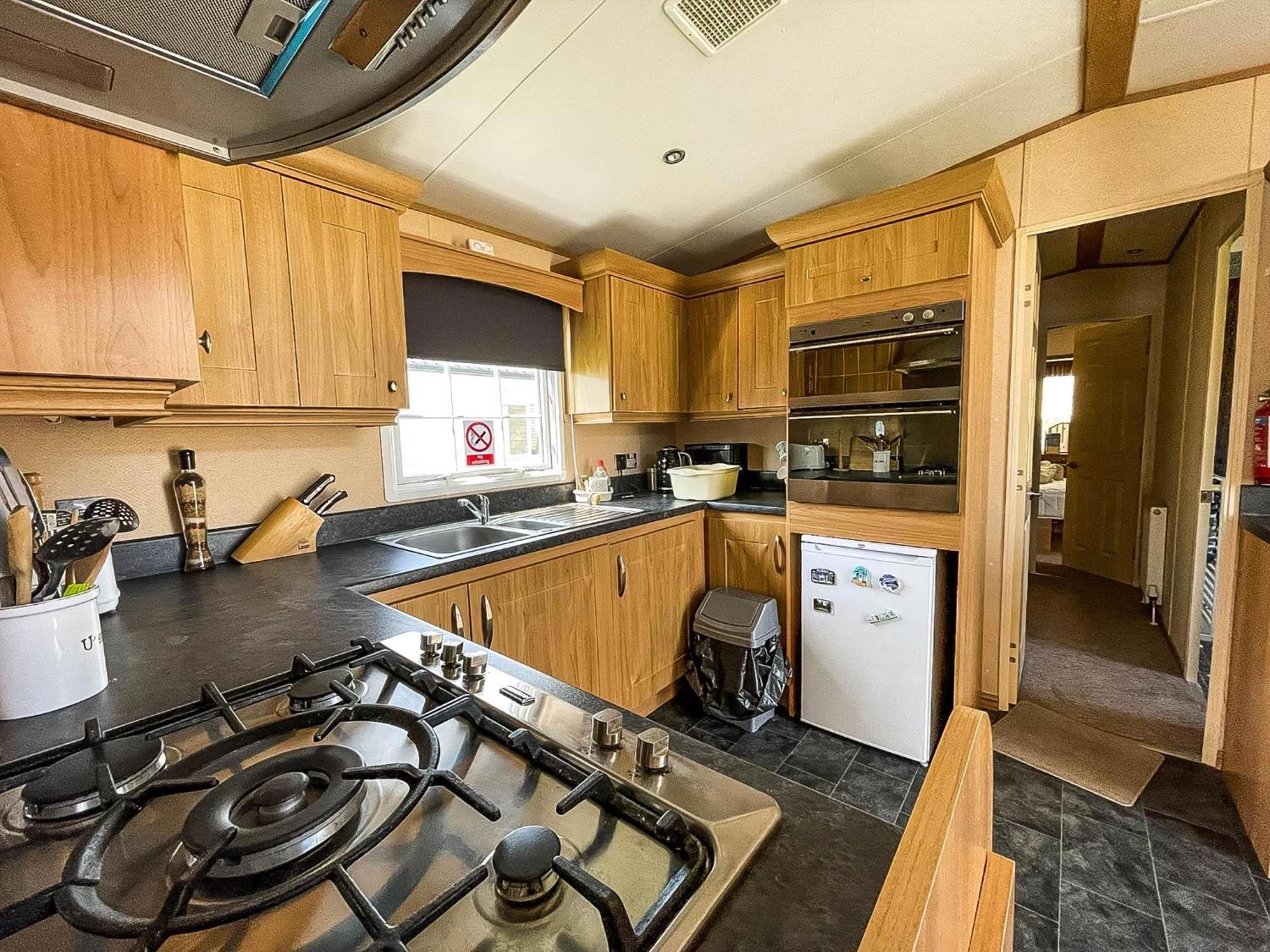 Lovely Caravan With Large Decking At Naze Marine Holiday Park Ref 17306Br Walton-on-the-Naze Extérieur photo